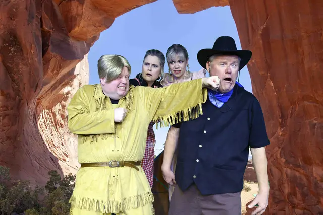 „Eine abenteuerliche Komödie voller Wahnwitz, durchglüht von der Liebe zu einem Theater, in dem alles möglich ist - auch Bisonherden und Explosionen“, versprechen das Contra-Kreis-Theater und ihre Westernkomödie „Das Ei des Karl May“.  | Foto: Contra-Kreis-Theater