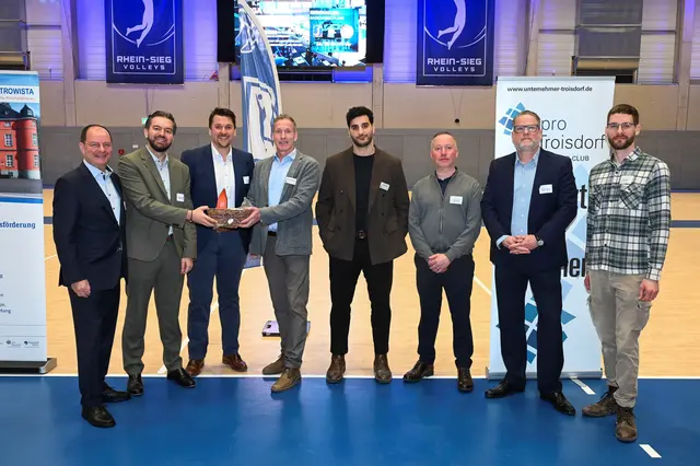 Gruppenbild beim Unternehmerfrühstück (von links): Christian Seigerschmidt, Alexander Miller, Alexander Biber, Frank Stommel, Hakim Dziri, Michael Fürll und Christian Siegismund (BwConsulting GmbH) sowie Jannik Ißley (Garten Eden). 
 | Foto: Seim/pro Troisdorf