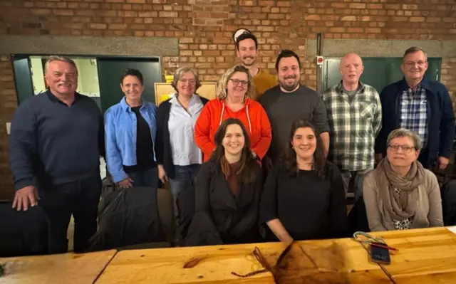 Der neu gewählte Vorstand der Bürgergemeinschaft Siegburg- Brückberg (von links): Eckhard Schwill, Sabine Spengler, Andrea Lorenz, Sandra Menn, Simon Skibitzki, Lukas Wagner, Klaus Mahler, Manfred Emons, sitzend: Sarah Marsitz, Sandra Weinert, Marion Mahler
 | Foto: Bürgergemeinschaft Siegburg-Brückberg