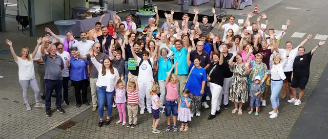 Viele strahlende Gesichter, viele starke Herzensprojekte: Die Förder.Ei der Stadtwerke Troisdorf macht Engagement sichtbar. Und im Jubiläumsjahr 2026 gibt der Lokalversorger noch mehr Vereinen die Chance, dabei zu sein. | Foto: Stadtwerke Troisdorf