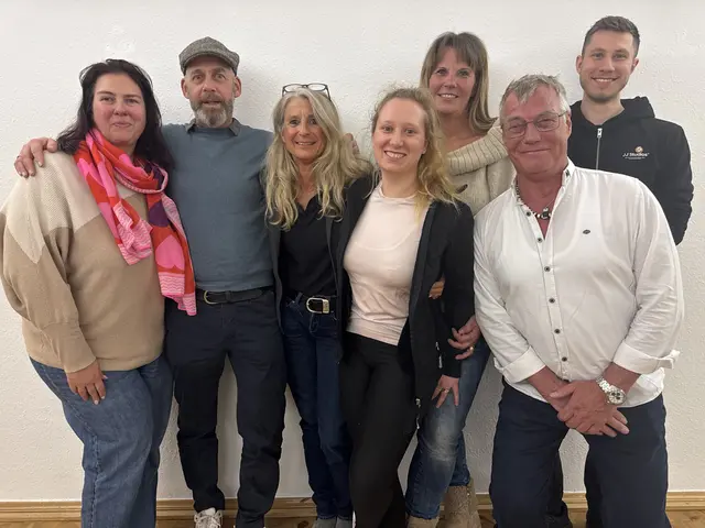 Der neue Vorstand der KG Neichen-Nallingen (v.l.) mit  Stephie Butenschön, Tino Hendricks, Trixi Büchel, Anna Gober, Alex Baldsiefen, Joachim Butenschön und Sebastian Klein. Foto: dmü