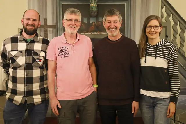 Der alte und neue Vorstand des Kirchbauvereins Witzhelden e.V. mit (v.l.) Mauris Busch, Gerd Busch, Gerd Bunk und Stephanie Mielke. Jörg Schuft fehlt auf dem Foto. Foto: JuriJac