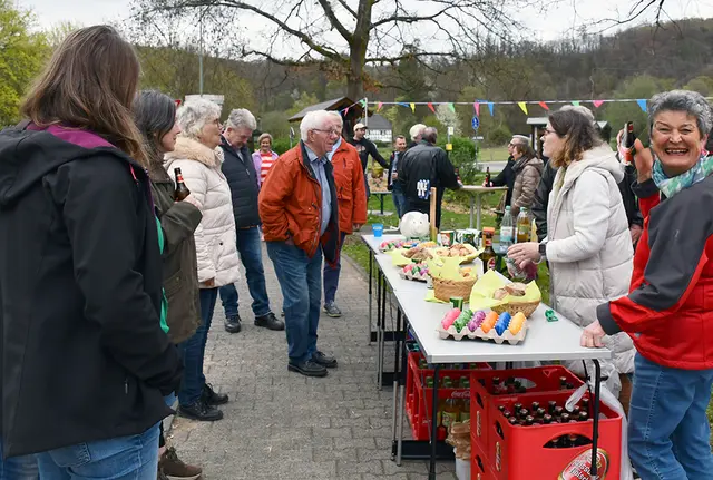 Jede Menge Leckereien versüßten das Beisammensein. Michaela Röhrig und Doris Höher sorgten für das leibliche Wohl. | Foto: Ulrike Clever