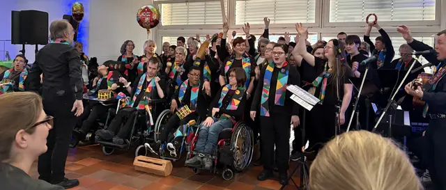 Detlef Höhmann, Chorleiter von „Let’s Go Gospel“ und Gesamtorganisator des Benefizkonzerts.
 | Foto: CVJM Troisdorf