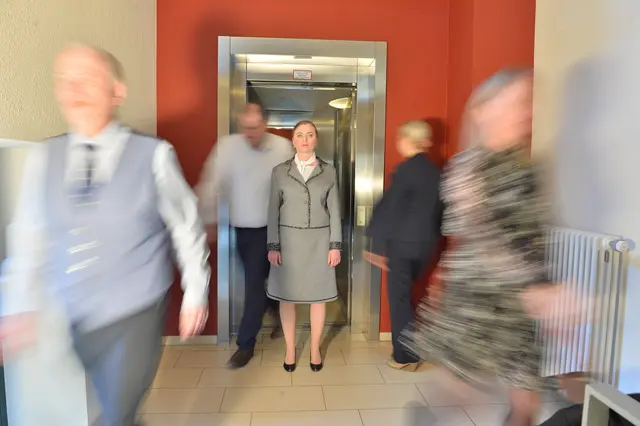 In „Push up 1-3“ zeichnet sich ein erfolgreicher Karrieremensch durch seine Gleichgültigkeit gegenüber gesellschaftlicher Werte und seiner rücksichtslosen Verfolgung der persönlichen Ziele aus. | Foto: Stefan Sporn