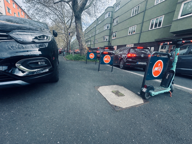 Die Fraktion aus FDP und KSG in der Bezirksvertretung von Rodenkirchen kritisiert die Verwaltung für die "Nicht-Beantwortung" ihrer Anfrage zur Vorgebirgstraße in Köln-Zollstock | Foto: Frei von Rechten Dritter KSG/FDP-Fraktion