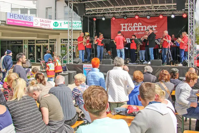 Auf der Bühne wird wieder ein abwechslungsreiches Programm geboten. Foto: GfR/ Helmut Kurps
