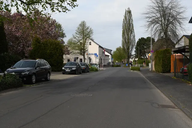 Das Verkehrsgutachten für Schwadorf empfiehlt Tempo 30 auf der Bonnstraße. | Foto: Foto Brodüffel