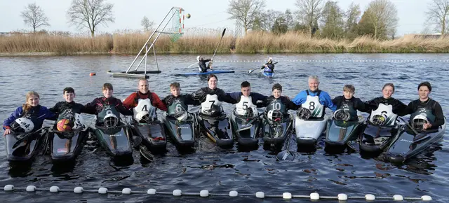 Das U14- und das Mixed-Team des KKP im niederländischen Helmond. | Foto: Kanuclub Pirat