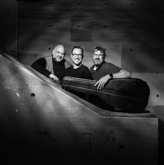 Laden zu einer emotionalen Hommage an die Beatles im Martinushaus ein: (v.l.) Gerd J. Pohl, Paschalis Lüders und Konrad Mäurer.  | Foto: Foto Duo Pascal