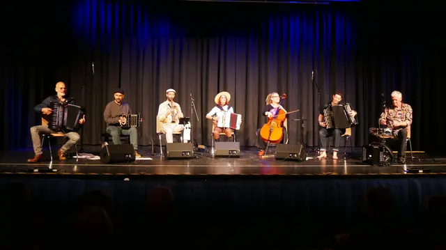 Zum Abschluss spielte das Ensemble der Akkordeonale 2026 als zweite Zugabe "La Passerella di Addio", die bekannte Filmmusik von Nino Rota, angeführt von Maurizio Minardi.  | Foto: Anita Brandtstäter