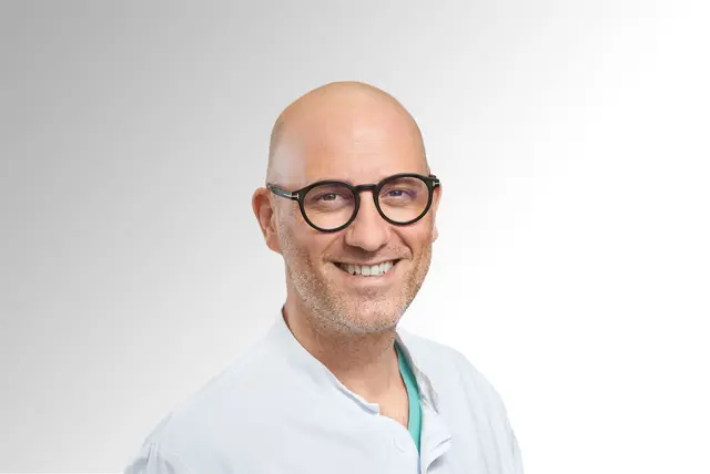 Dr. med. Dennis Vogel, Chefarzt für spezielle orthopädische Chirurgie, Endoprothetik und Fußchirurgie am Helios Klinikum Siegburg. | Foto: Helios Klinikum Siegburg GmbH