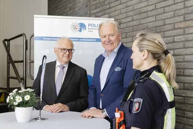 Polizeipräsident Johannes Hermanns, CEO der Koelnmesse GmbH Gerald Böse, PHKin Petra Mischker (v.l.) | Foto: Koelnmesse / Vogt