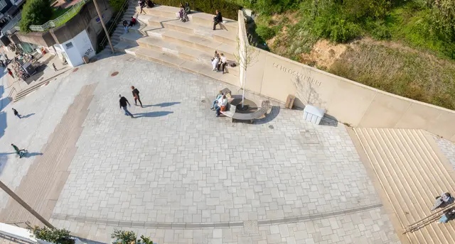 Blick von oben auf die Schloßtreppe. Foto: Axel König