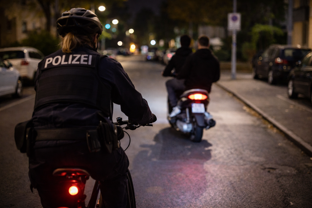 Das Bild zeigt nicht den realen Tatort oder Beteiligte. Symbolbild KI-generiert, kein echtes Foto. | Foto: KI-generiert mit ChatGPT/OpenAI