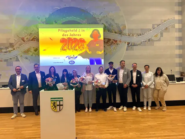 Zur Eröffnung der 8. Demenzwoche im Rhein-Erft-Kreis wurden die Pflegehelden des Jahres für ihr Engagement geehrt  | Foto: Andrea Floß