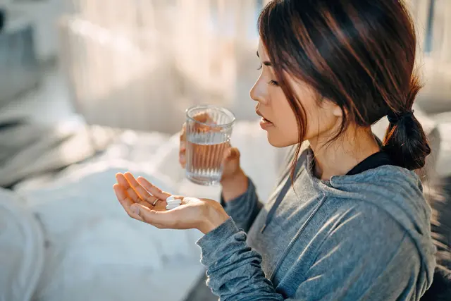 Nicht zu lange warten: Bei Migräne und Kopfschmerzen wirken Medikamente oft schlechter, wenn sie erst spät eingesetzt werden. Foto: DJD/Thomapyrin/Getty Images/AsiaVision