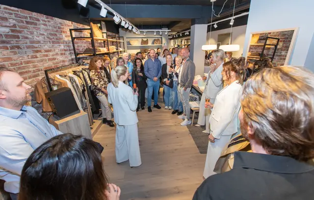 Zur Pre-Neueröffnung kamen zahlreiche Gäste.  | Foto: Axel König