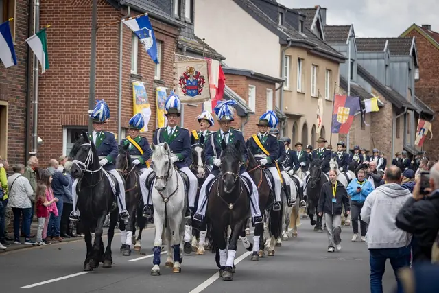 
Als „lokal tief verankerte, ehrenamtlich getragene Kulturform mit starken historischen Bezügen“ würdigt das Kultusministerium den Gymnicher Ritt. | Foto: Foto: Peter Zylajew, Hürth