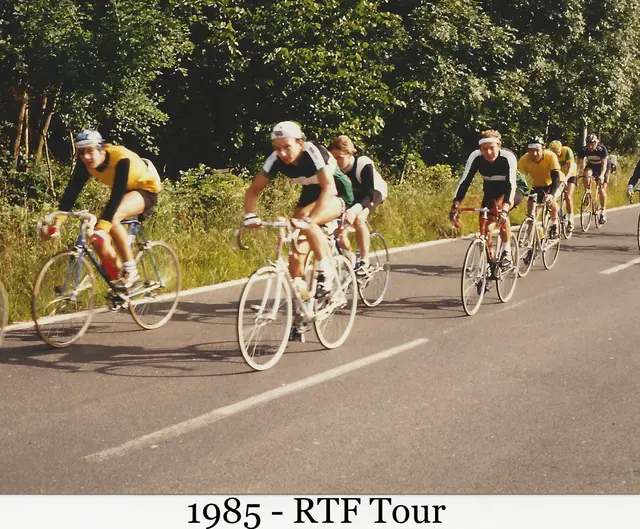 Mitglieder des RSC Alpenrose bei der Radtouristikfahrt im Jahr 1985. Foto: RSC Alpenrose