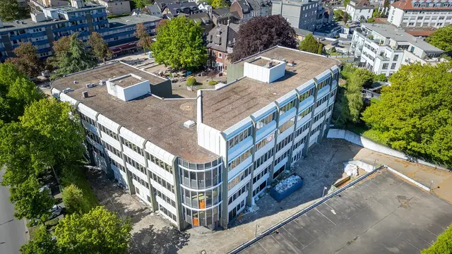 Das Großprojekt "Abriss AOK-Gebäude" hat begonnen. | Foto: Foto Giuseppe Piliero