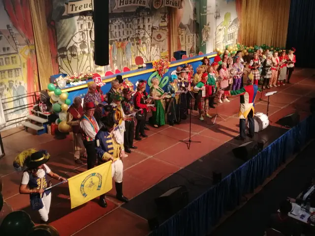 Der Senat-Chor, hier bei einem Auftritt in diesem Jahr auf der Senioren-Sitzung von den Treuen Husaren in Brühl.  | Foto: Heike Löhrer
