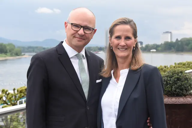 Das Bonner Prinzenpaar der nächsten Karnevalssession, Torsten I.  (Janßen) und Petra (Schönen), stellte sich auf der Terrasse des Bonner Hotel Königshof vor. | Foto: as