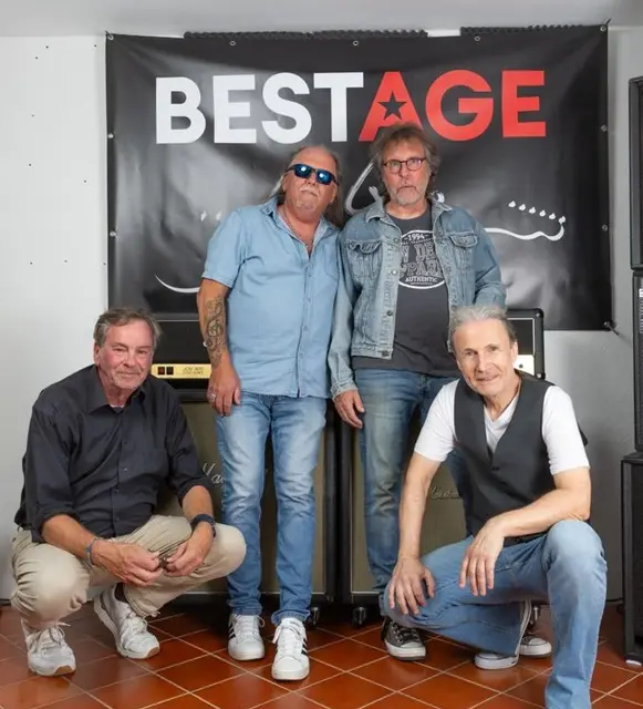 Foto: Fotos: Mit freundlicher Genehmigung und Dank an LAGO BEACH, Peter Decker, NO GRIP & BESTAGE for Quo und Archiv