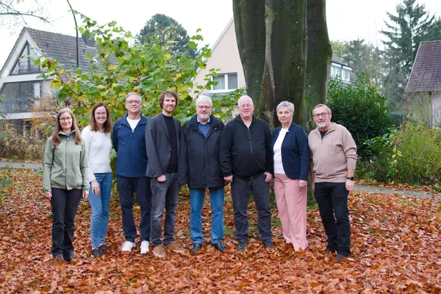 Eva Natzel, Lea Dommel, Dr. Ralph Elfgen, Marc Jansen, Horst Schnadt, Wolfgang von Wernsdorff, Martina Wiersberg und Detlev Reinhardt (v.l.) engagieren sich, um die „Grüner Hahn“-Zertifizierung für die Friedenskirchengemeinde in Troisdorf zu erhalten. | Foto: Friedenskirchengemeinde Troisdorf