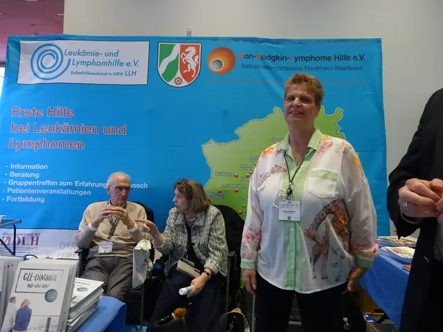 Sabine Michalski am Stand der Leukämie- und Lymphomhilfe e.V. Selbsthilfeverband NRW LLH | Foto: Bildrechte: Stefania Herod