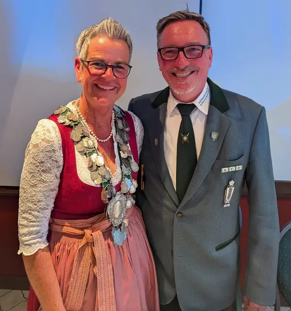 Kaiser Martina Weyler-Esch mit ihrem Prinzgemahl Bernd Esch. | Foto: St. Hubertus Sieglar