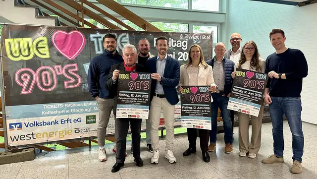 Veranstalter und Sponsoren blicken mit großer Vorfreude auf die achte Auflage von „We love the 90’s“ am 12. Juni in Elsdorf.  | Foto: Stadt Elsdorf