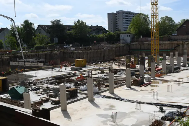Bei der Fassade der neuen Feuerwache an der Römerstraße sollen 6,5 Millionen Euro eingespart werden. Die gesamte Wache kostet derzeit über 80 Millionen Euro. | Foto: Foto Brodüffel