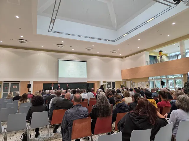 Bürgerinformationsveranstaltung zum Konzept dezentraler Unterbringung von geflüchteten Menschen. | Foto: Gemeinde Neunkirchen-Seelscheid