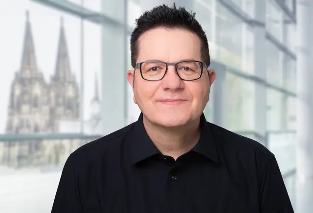 Julius Daven ist Vorstandsvorsitzender des Vereins Ehrenamtliche Wegbegleiter Deutschland. Foto: EDW e.V. 