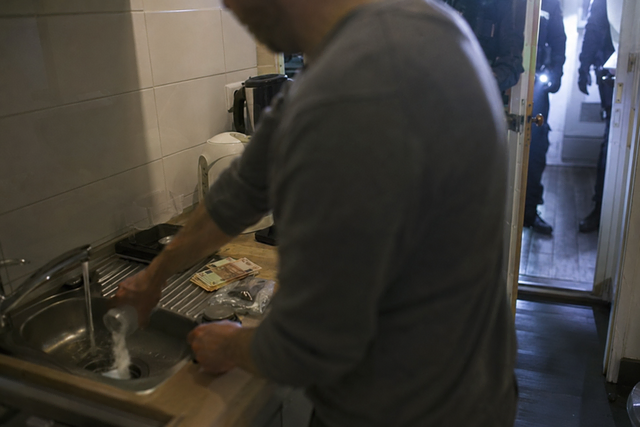 Das Bild zeigt nicht den realen Einsatzort oder Beteiligte. Symbolbild KI-generiert, kein echtes Foto. | Foto: KI-generiert mit ChatGPT/OpenAI