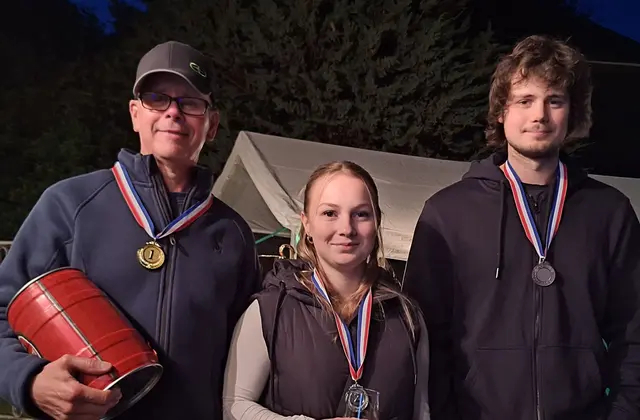 Die drei besten Einzelschützen beim Team-Cup waren (v.l.) Guido Müller, Pia Schumacher und Adrian Theisen. Foto: Bodo von Kruedener