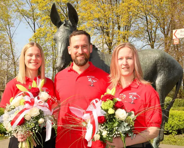 Das künftige Dreigestirn (v.l.) mit: Lisa Kirch (geb. Müller), Marcel Kirch, Miriam Kirch. Foto: KG