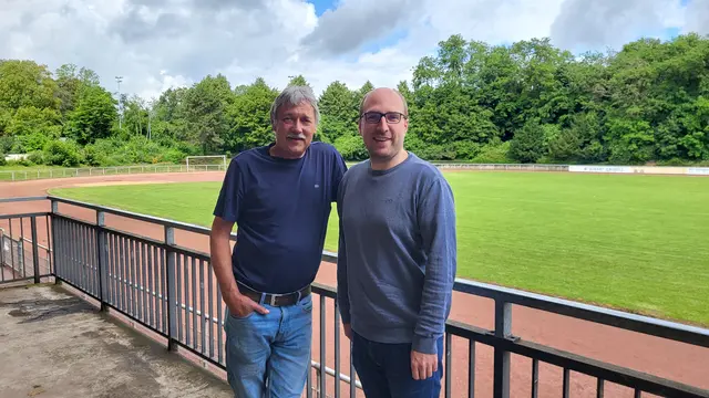 Die CDU-Vertreter im Sportausschuss Hans-Josef Lang und Sebastian Horst (v.l.) wollen eine Kostenbeteiligung der Sportvereine bei der Sanierung von Sportanlagen. | Foto: Foto: Marco Jansen