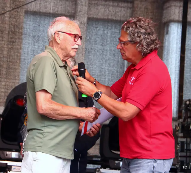 Dieter Gattinger wurde für sein langjähriges Wirken im DRK-Ortsverein Troisdorf geehrt. | Foto: Tommy Coole Troisdorf