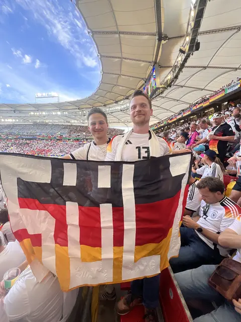 So schön, und doch so bitter: Beim dramatischen EM-Aus 2024 gegen Spanien waren Björn und Jens (r.) live im Stadion dabei. | Foto: privat