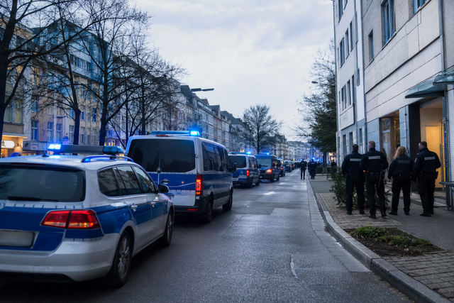 Das Bild zeigt nicht den realen Tatort oder Beteiligte. Symbolbild KI-generiert, kein echtes Foto. | Foto: KI-generiert mit ChatGPT/OpenAI