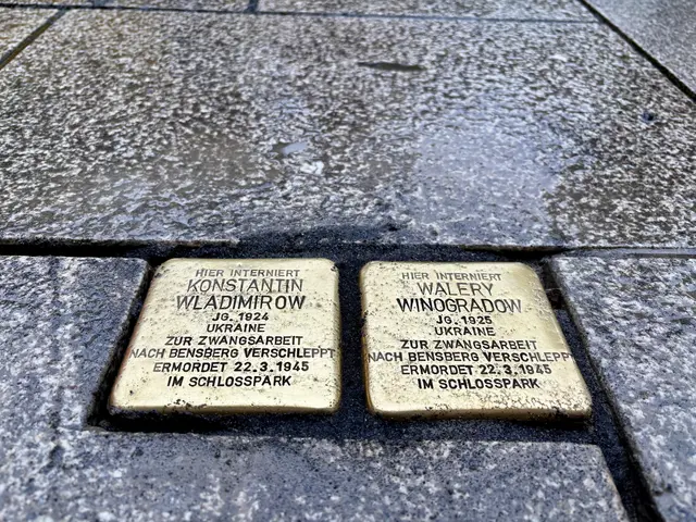 Die Stolpersteine erinnern an das Schicksal von Konstantin Wladimirow und Walery Winogradow. Foto: Stadt Bergisch Gladbach