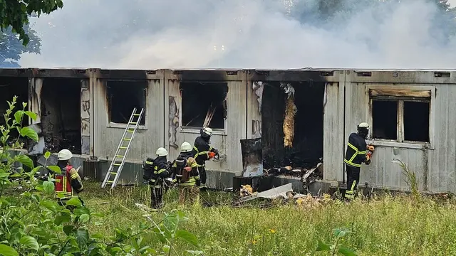 Die Feuerwehr hat die Warnung vor Geruchsbelästigung und Rauchniederschlag im Bereich Hermülheim aufgehoben. | Foto: Foto Feuerwehr Hürth