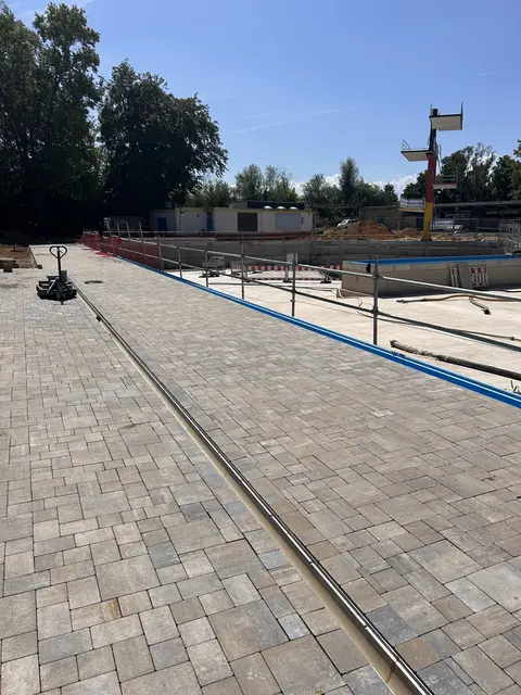 Die Bauarbeiten im Elsdorfer Freibad schreiten voran. Dier Eröffnung verzögert sich.  | Foto: Stadt Elsdorf
