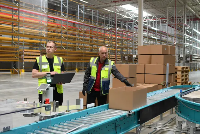 Täglich verlassen bis zu 1.200 Kartons das Lager. | Foto: Foto  Brodüffel