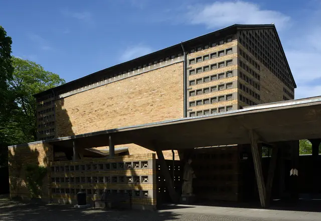 Die Trauerhalle auf Melaten ist in einem sanierungswürdigen Zustand. | Foto: Csaba Peter Rakoczy