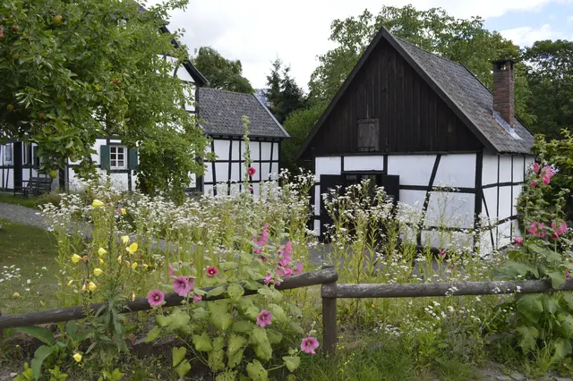 Das Außengelände des Bergischen Museums. Foto: Bettina Vormstein