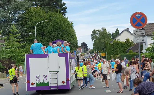 Ob bei der für den 4. Juli geplanten Demonstration im PaRoLi-Land Kamelle geworfen werden dürfen, ist derzeit ebenso offen wie die Frage, ob die Polizei die aus den Vorjahren bekannte Zugstrecke genehmigt. Foto: Gabi Knops-Feiler