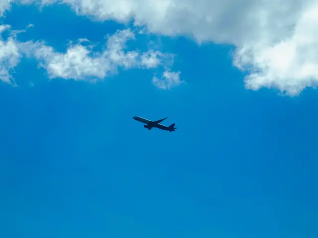 Wetter 02 Wolken Flieger | Foto: Bildrechte: Stefania Herod